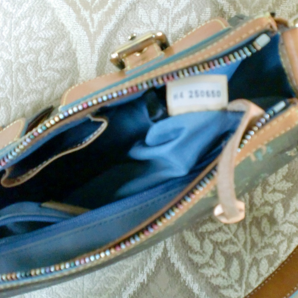 Dooney & Bourke - Picture 5 of 8